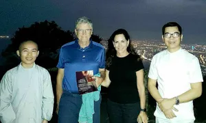 Mở tour thưởng trà giống tỷ phú Bill Gates trên đỉnh Bàn Cờ